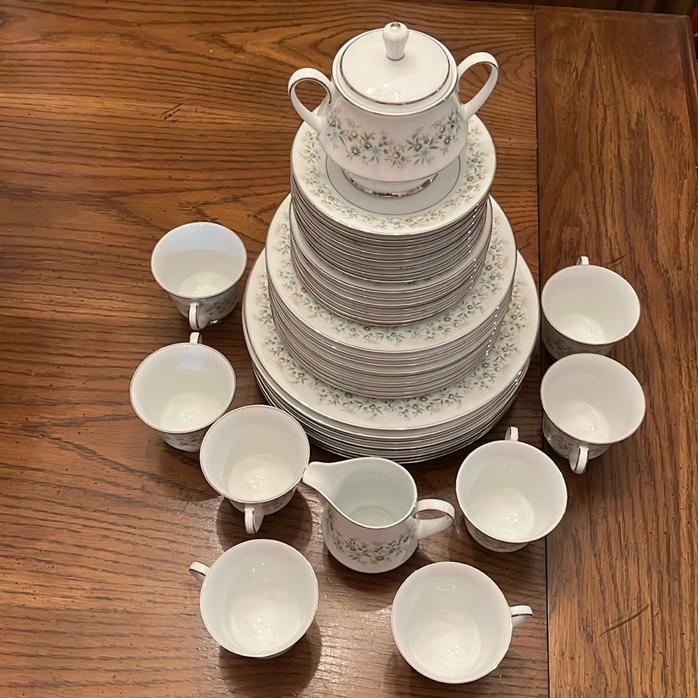 Noritake Savannah 2031 dinnerware set, 43 pieces